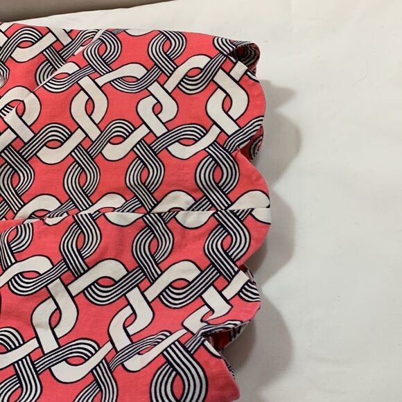 Crown and Ivy size 2 scalloped edging shorts - Picture 7 of 7